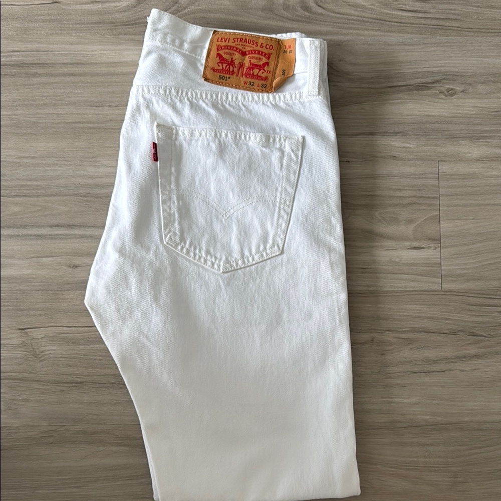Levi's White Straight Jeans Classic Style
